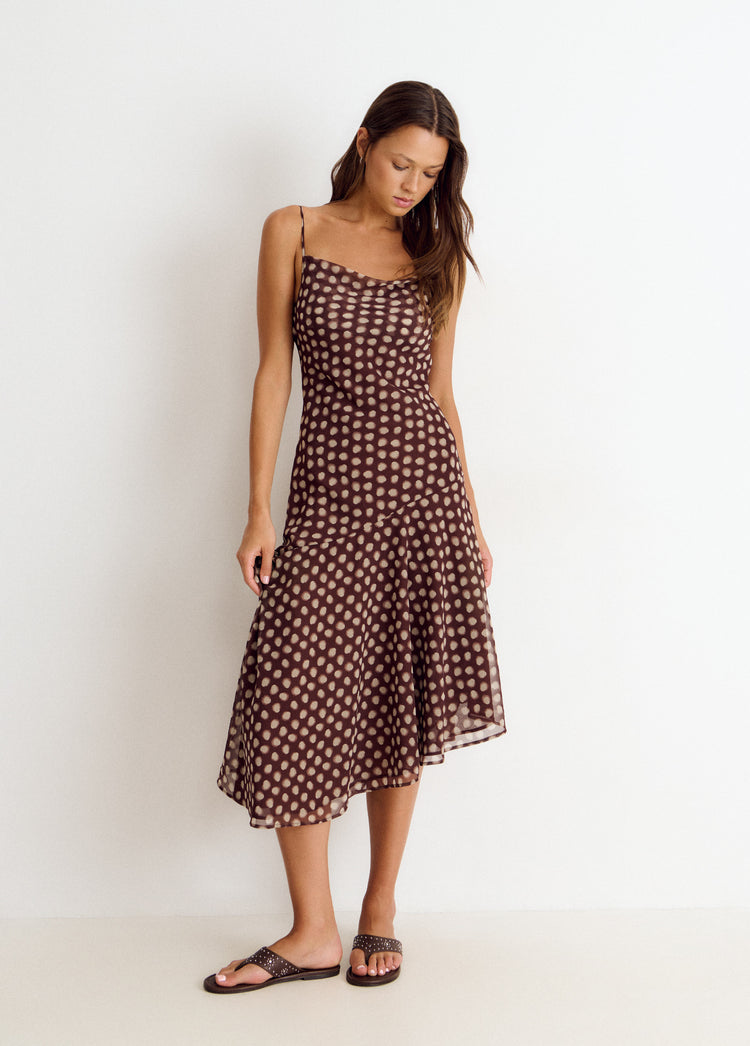 Vestido largo de tirantes finos con estampado de topos en marrón claro