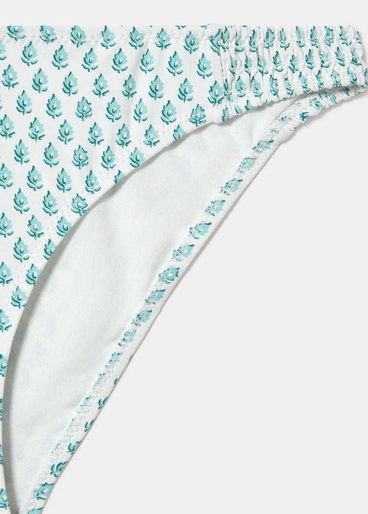 Braguita smock de baño en blanco con estampado floral verde y detalle de elástico en la cintura