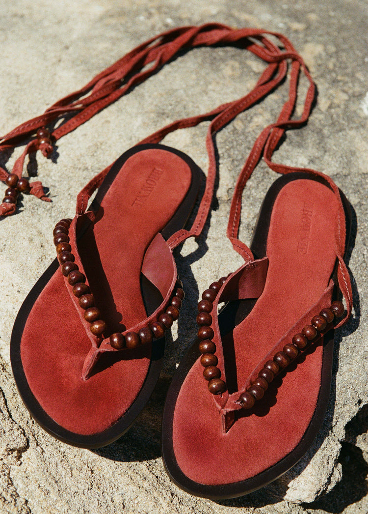 Flat sandals with wooden beads
