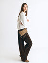 Tasche mit Klappe, Nieten und Blumenmuster