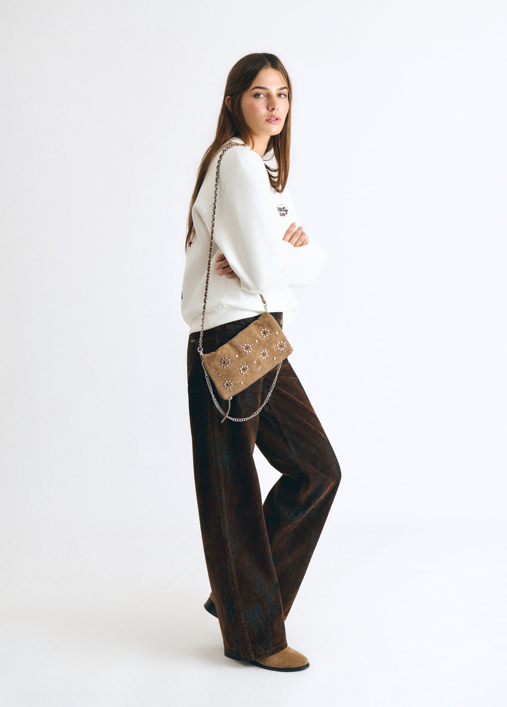 Tasche mit Klappe, Nieten und Blumenmuster