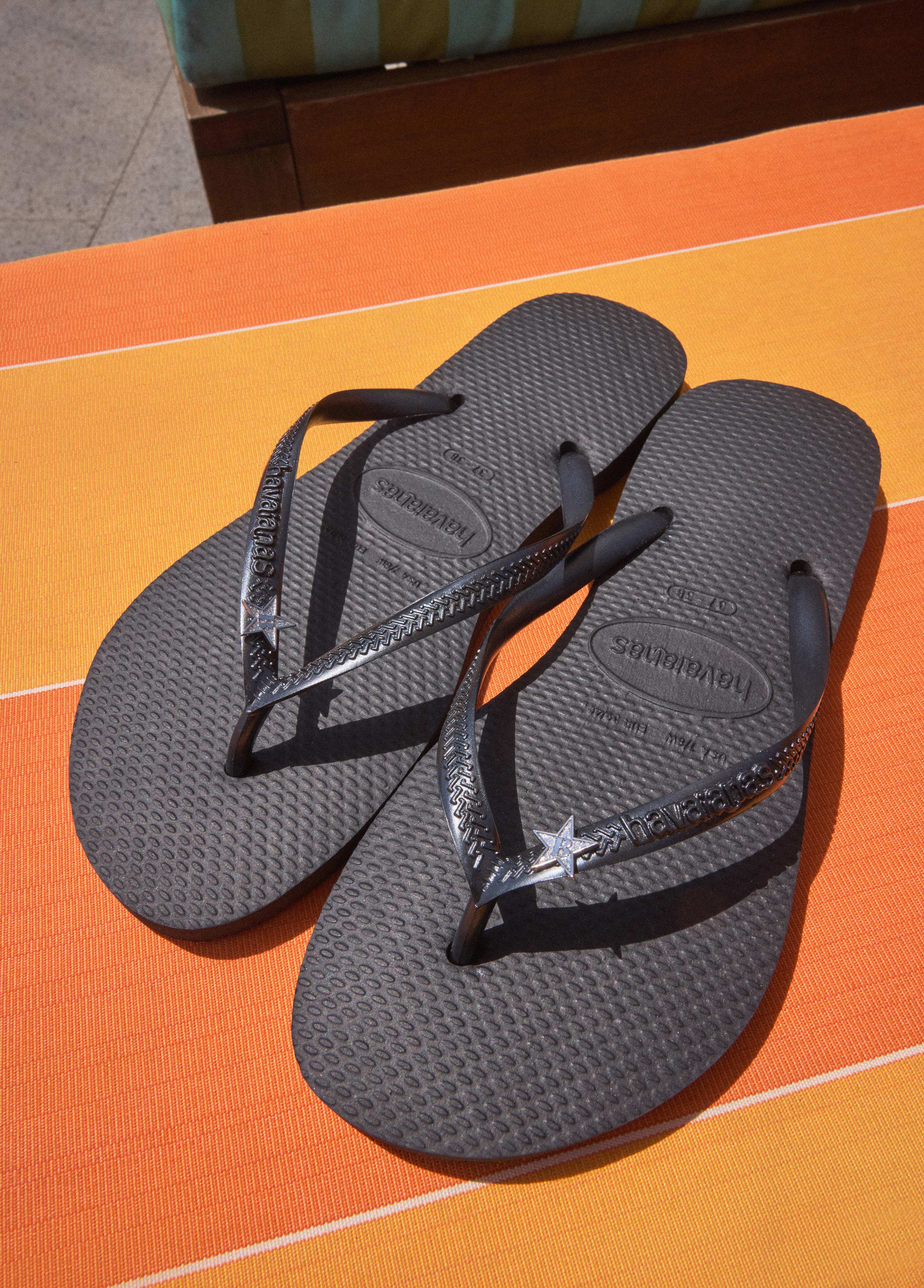 Havaianas sandals pin x Brownie ®