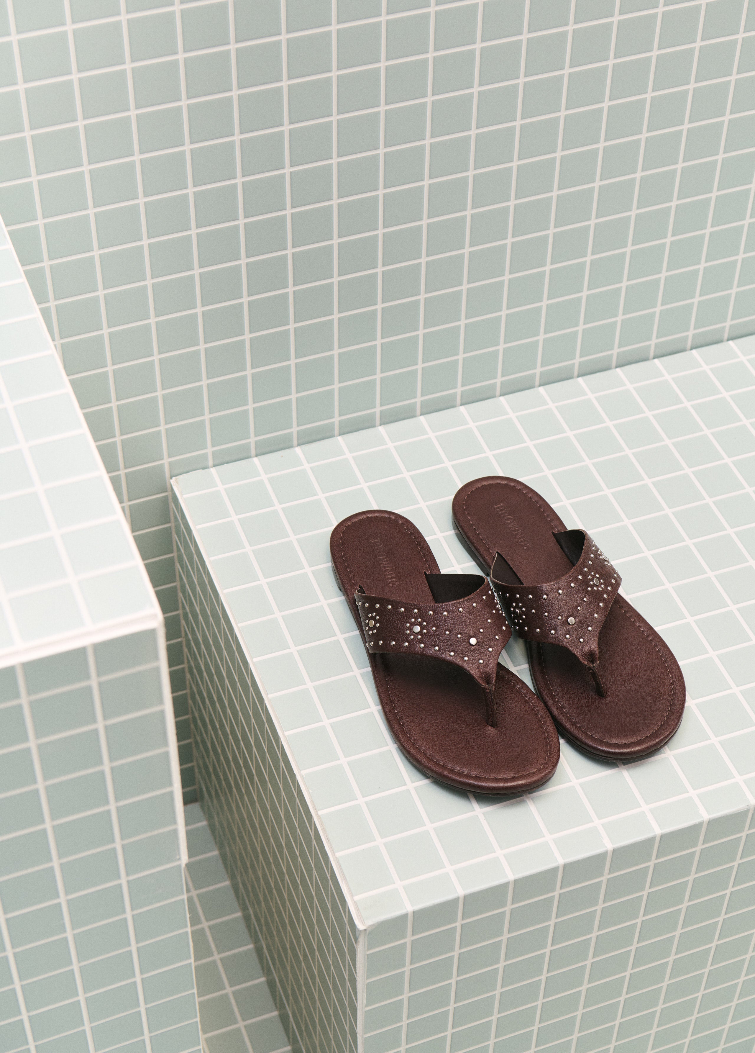 Flat sandals with studs