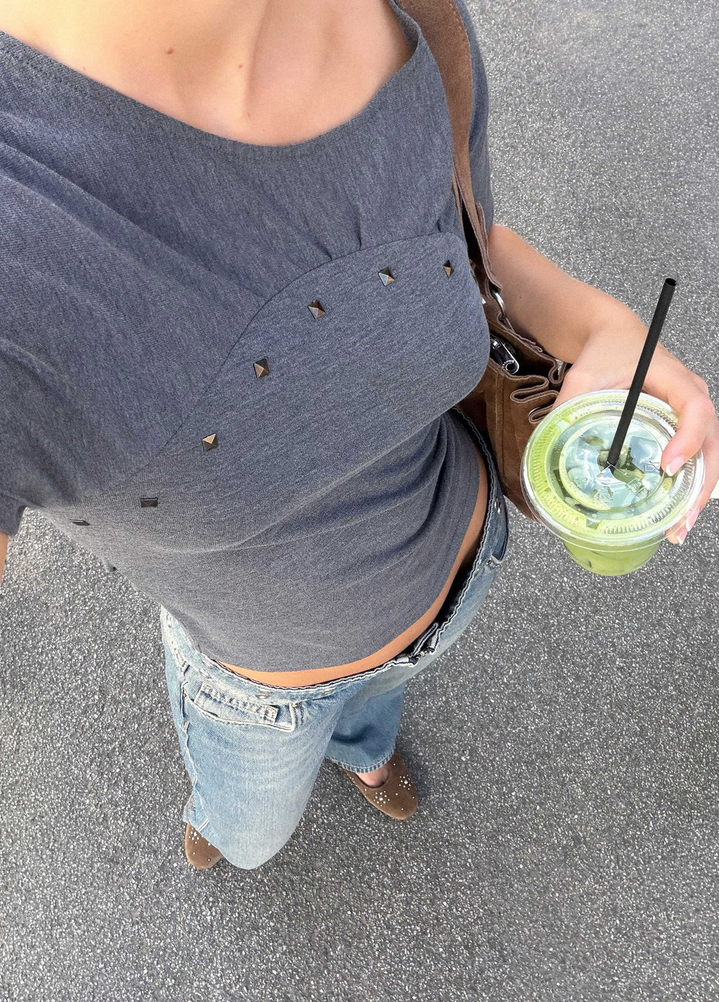 Front-cut t-shirt with studs