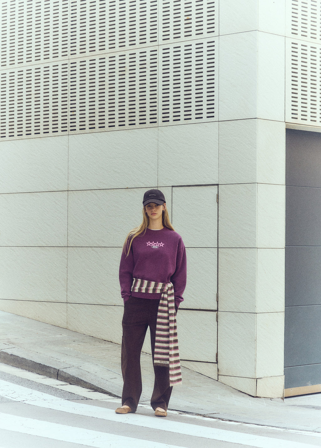 Sweatshirt mit Sternenprint und Nieten