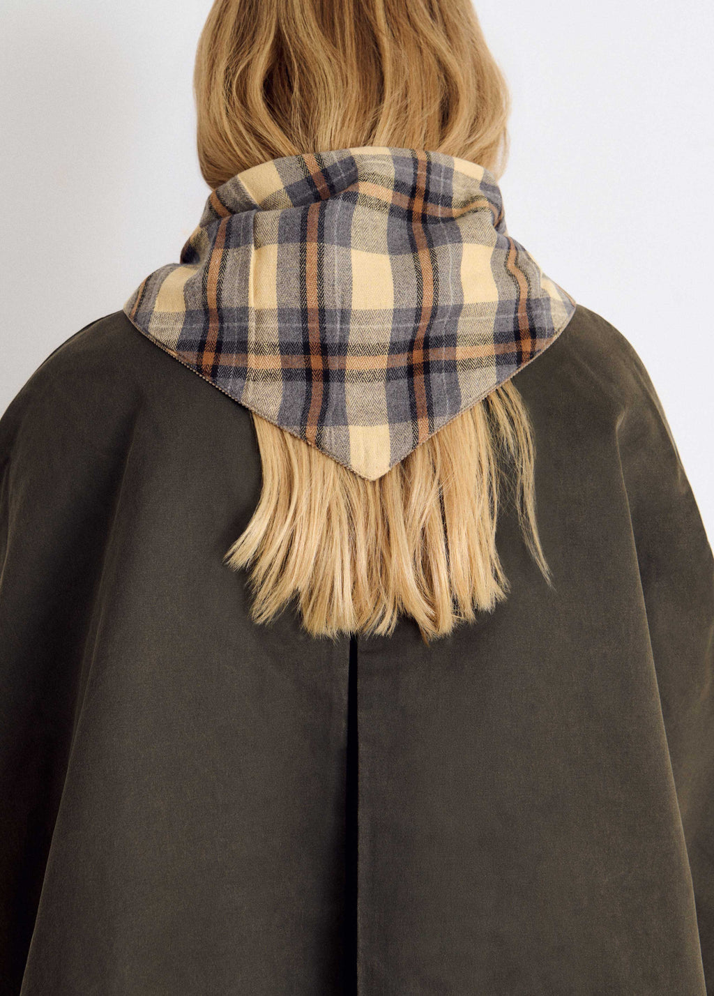 Short waxed cape