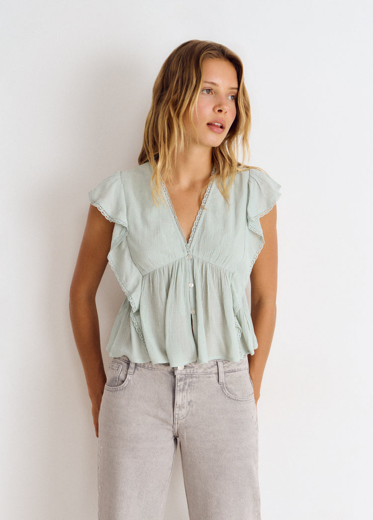 Blusa romantica volantes y puntilla