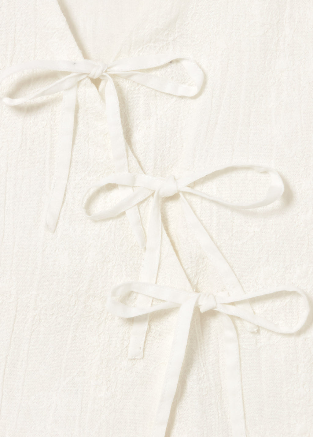 Bestickte Weste mit Knoten