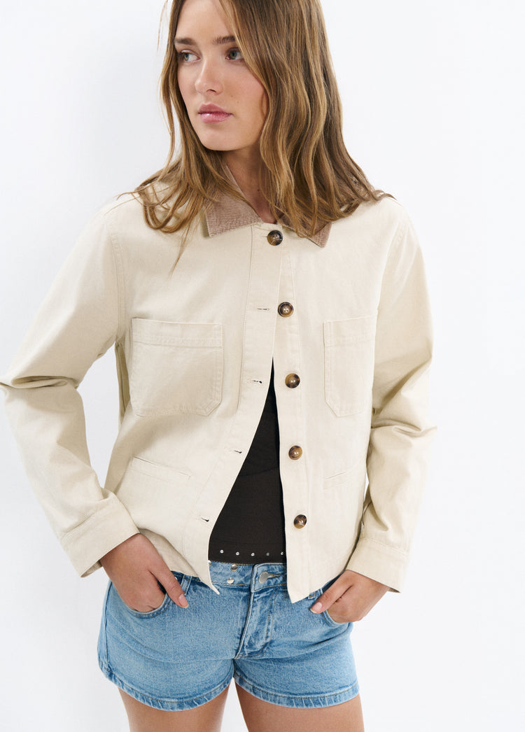 Short jacket with front pockets