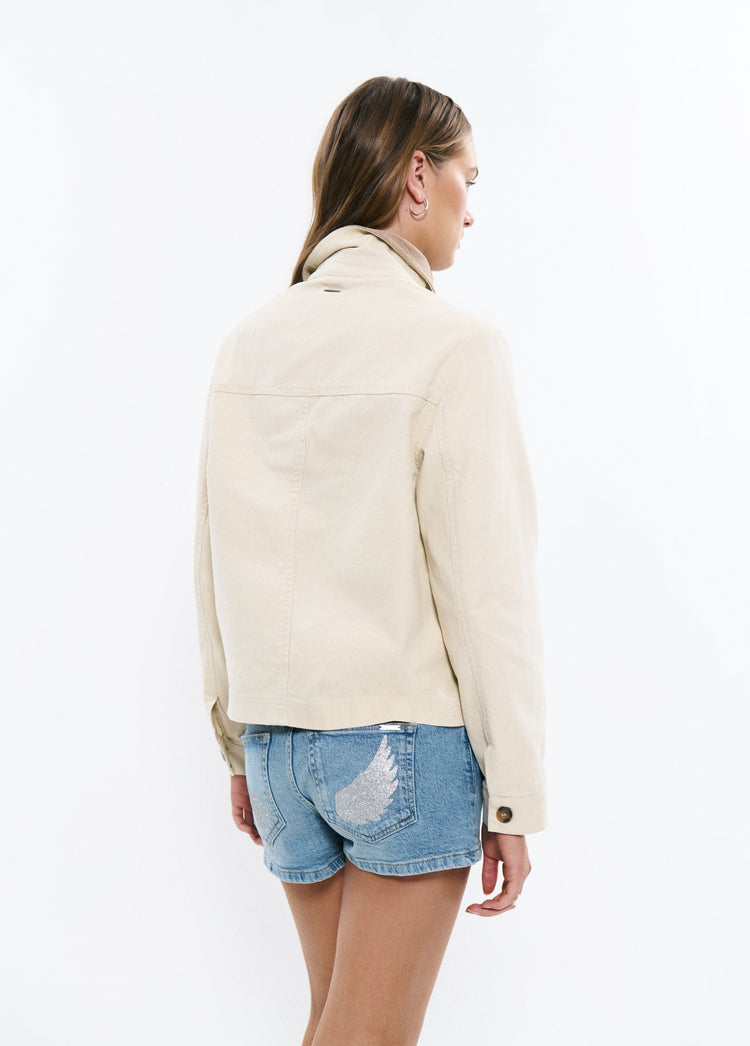 Short jacket with front pockets