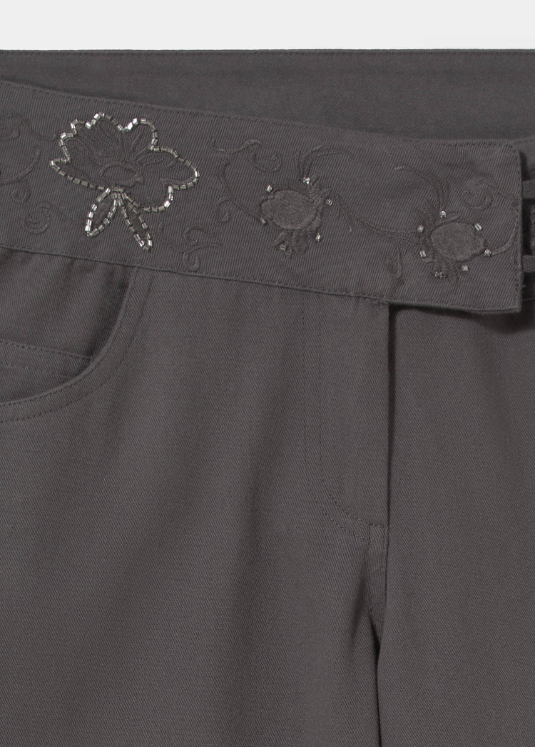 Broek met taille en kralen