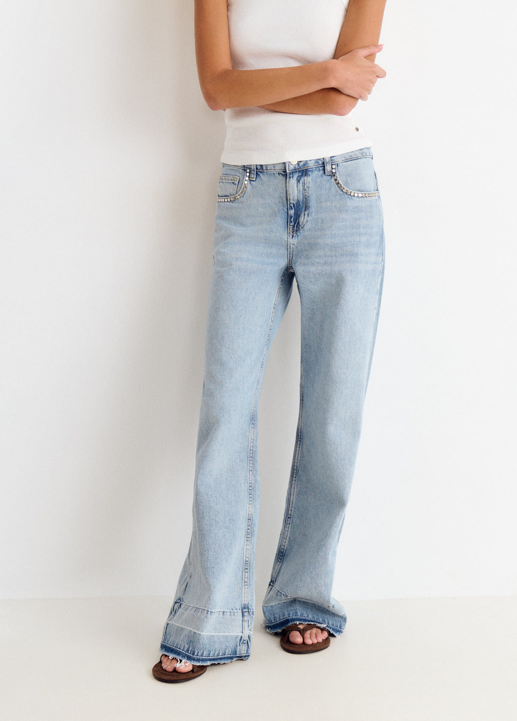 Relaxed jeans with studs and folded hem