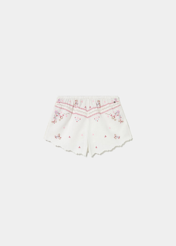 Short met kruissteek
