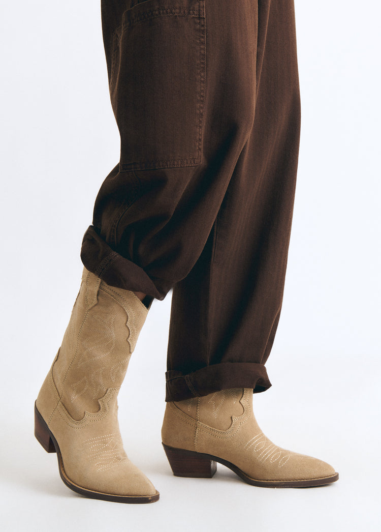 Bota cowboy bordado cuero