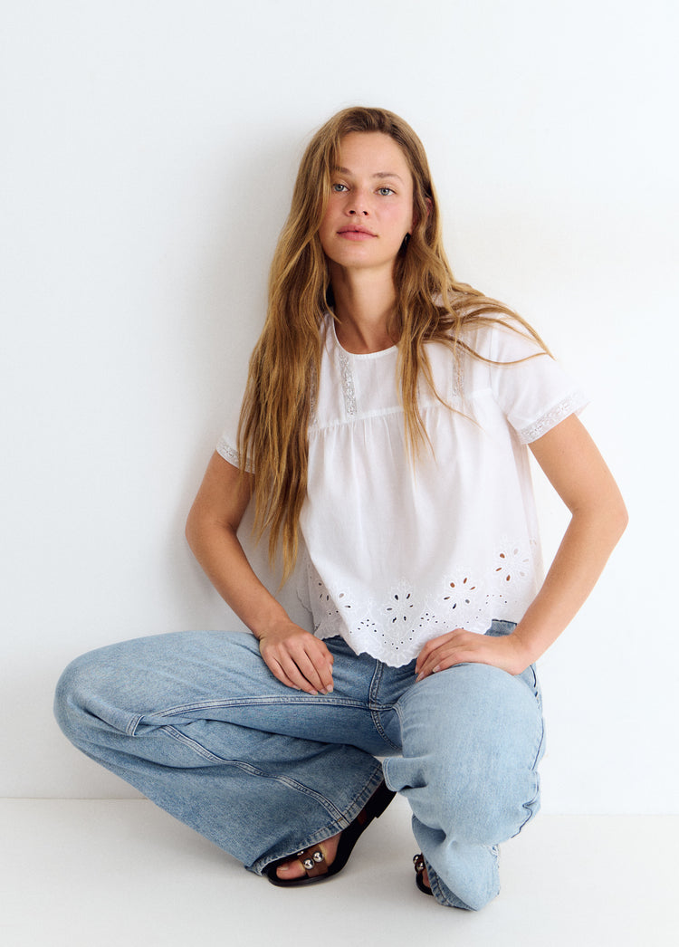 Blouse with lace detail