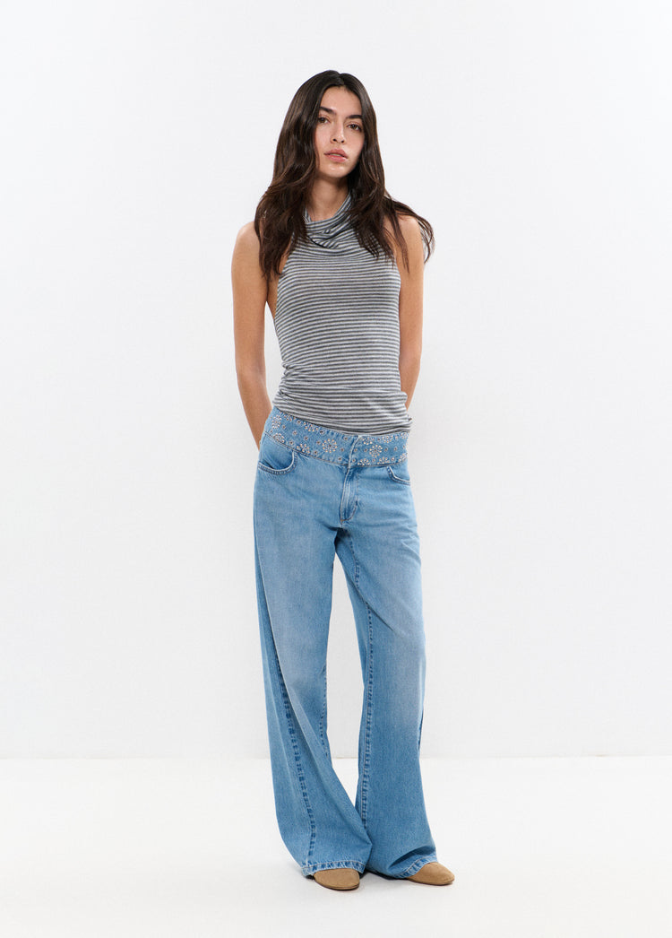 Jeans com cintura larga bordada