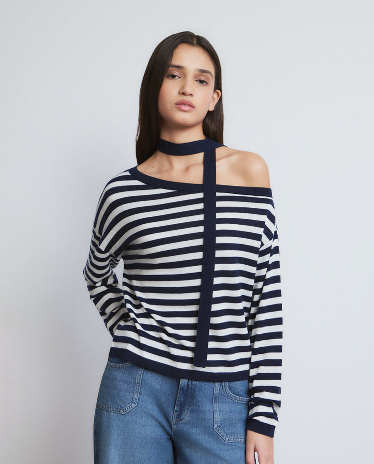 Asymmetrische trui met strepen en choker