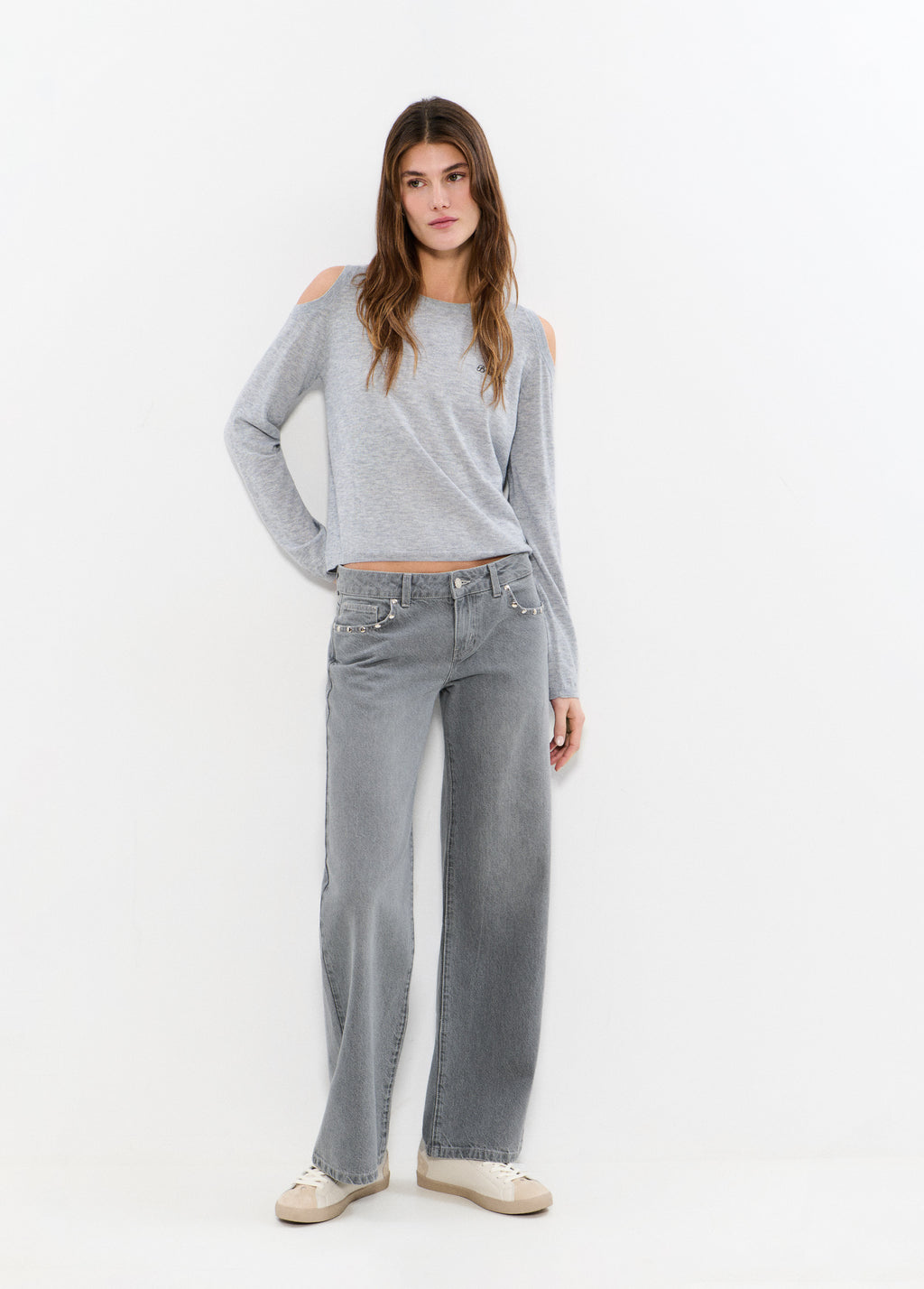 Shoulder cut-out sweater with back wings