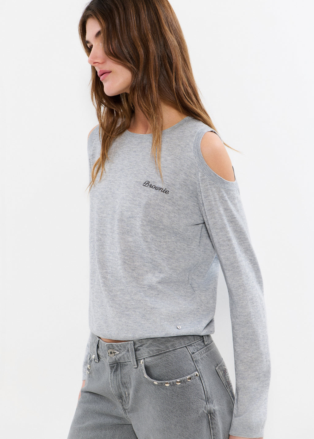 Shoulder cut-out sweater with back wings
