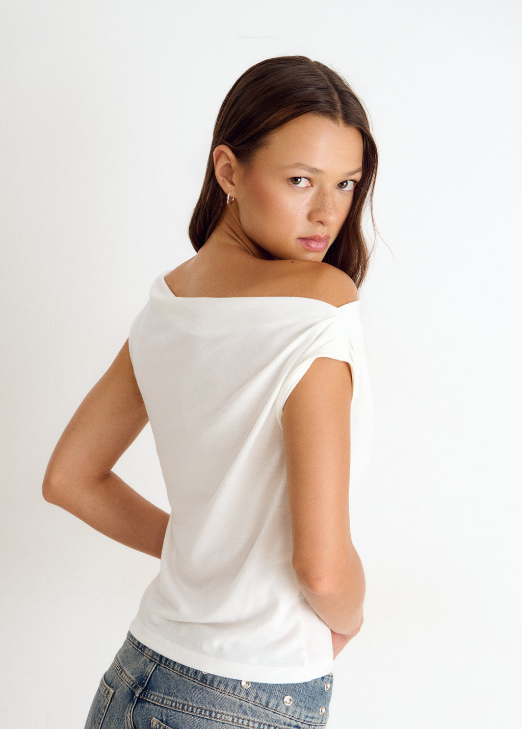 Basic twist top