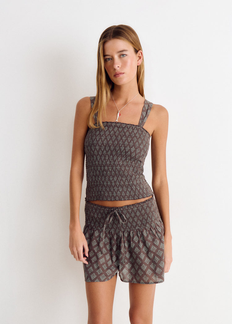 Short met smock en Indiaas motief