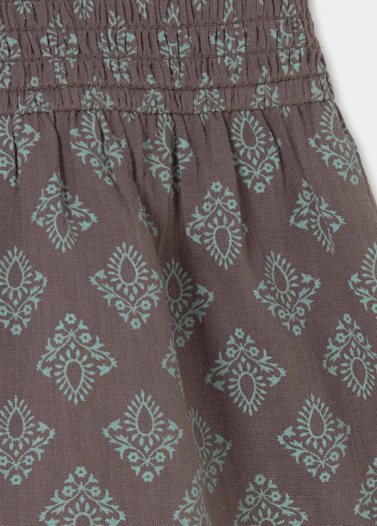 Short met smock en Indiaas motief