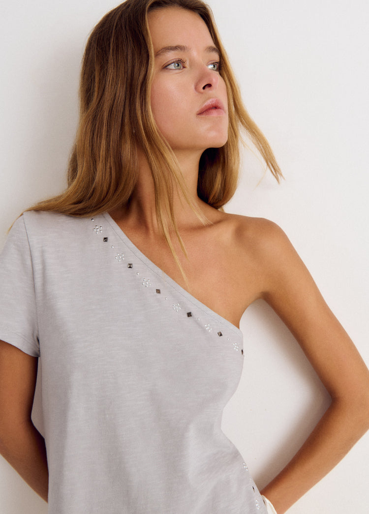 Asymmetric flower studded t-shirt
