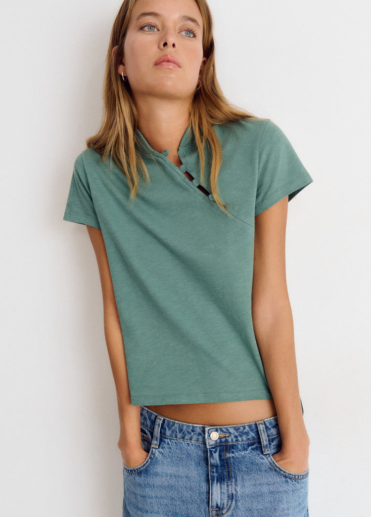 Button t-shirt