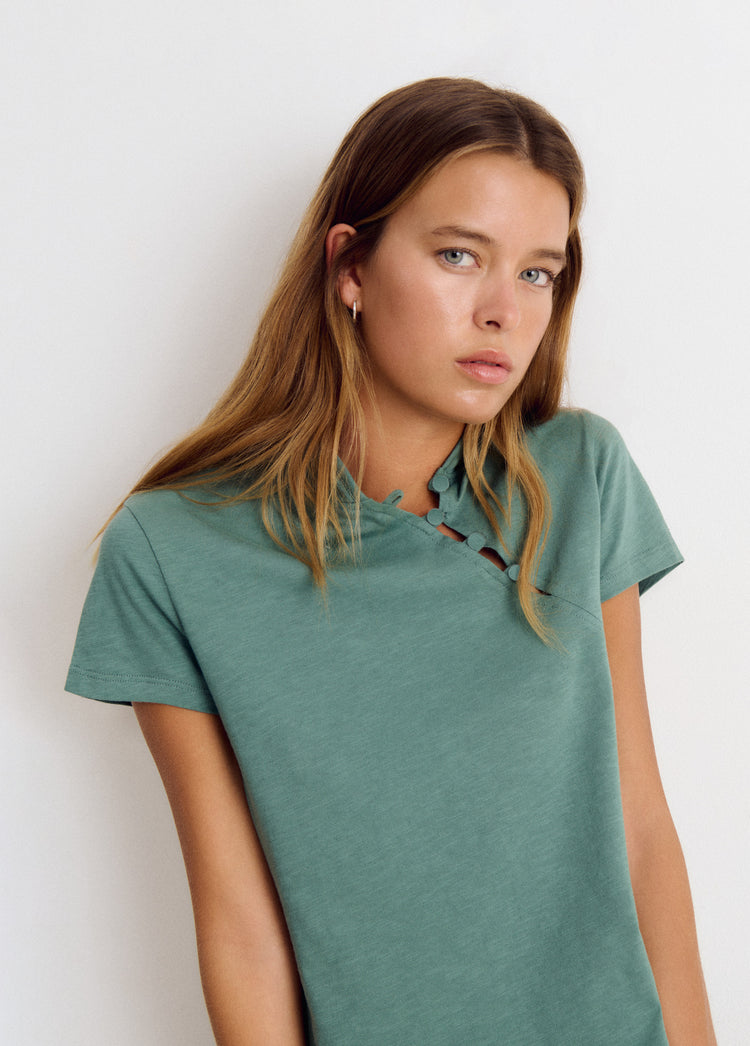 Button t-shirt