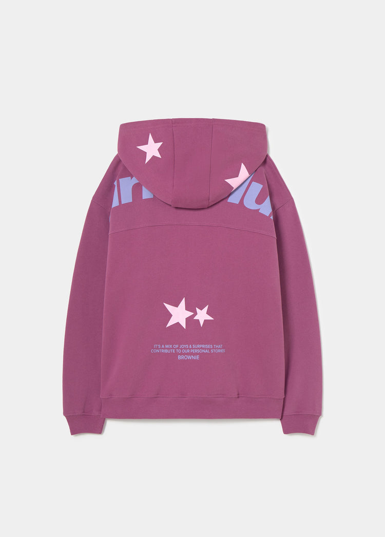 Sudadera de color granate vista por detrás con capucha y estampado de estrellas en la espalda