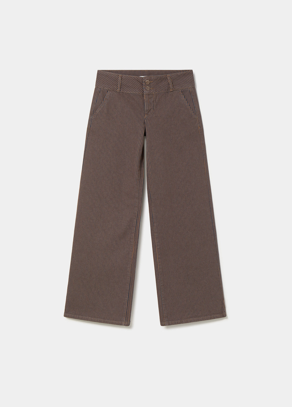 Pantalón de pinza marrón con rayas finas y corte ancho visto de frente