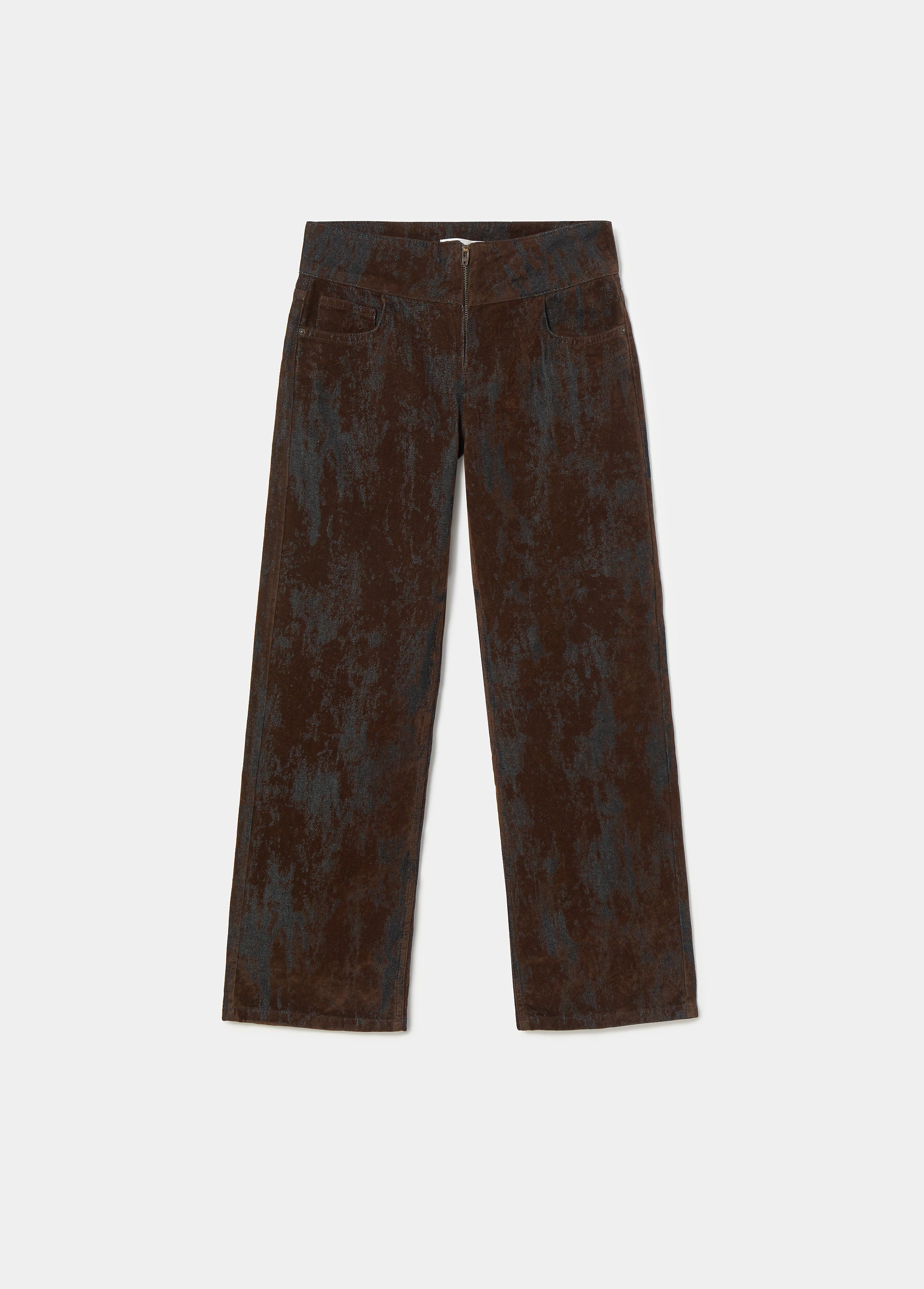 Pantalón vaquero de corte ancho y largo en tono marrón con textura flock