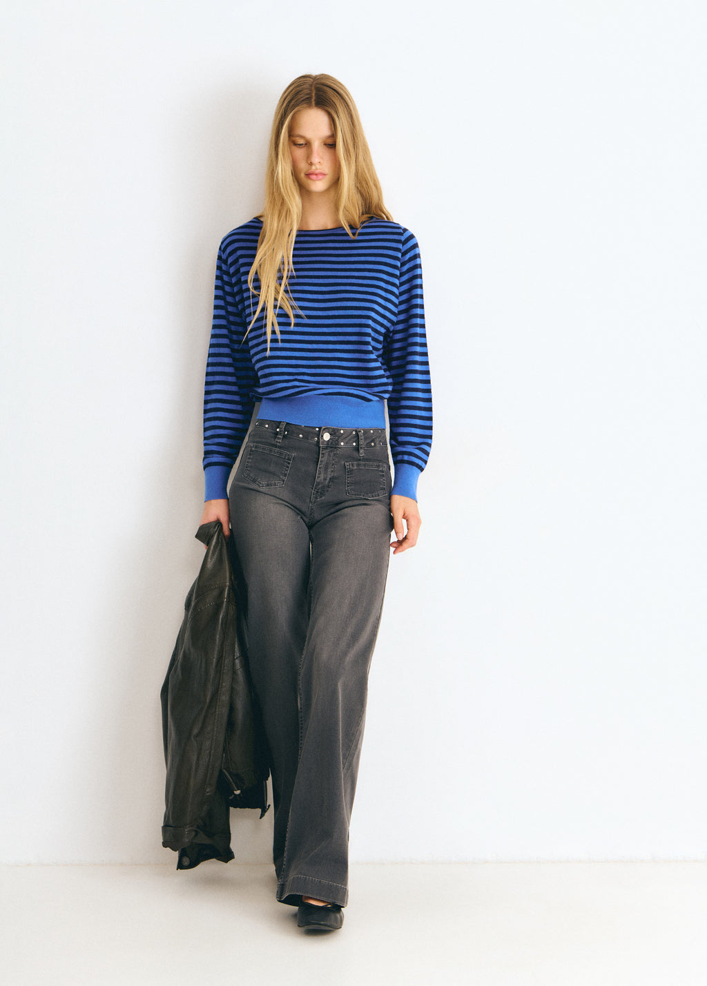 Pantalón vaquero gris oscuro de corte culotte con brillo en la cintura