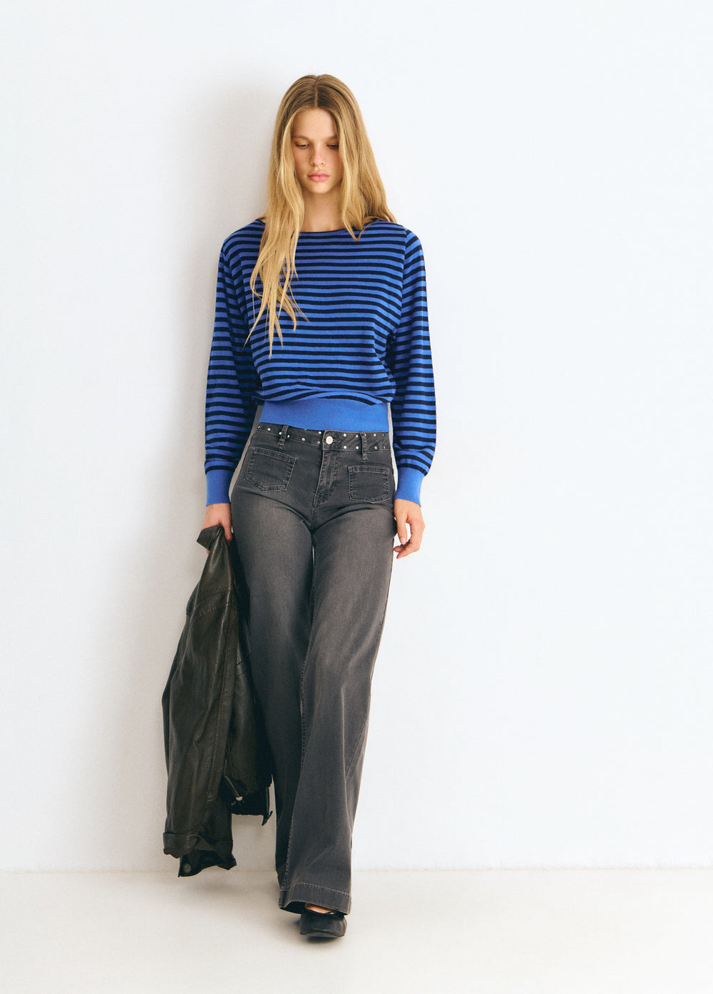 Pantalón vaquero gris oscuro de corte culotte con brillo en la cintura