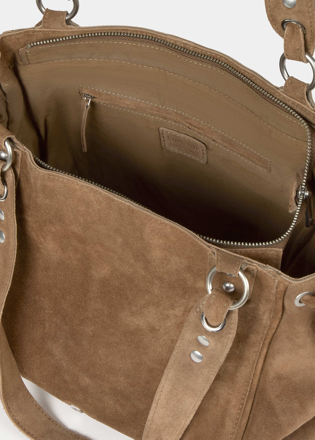 W27-0419-019-706_CAMEL_WEB1.jpg