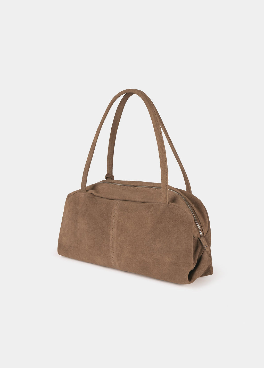Bolso baguette de ante taupe visto lateralmente con asas largas y cremallera metálica