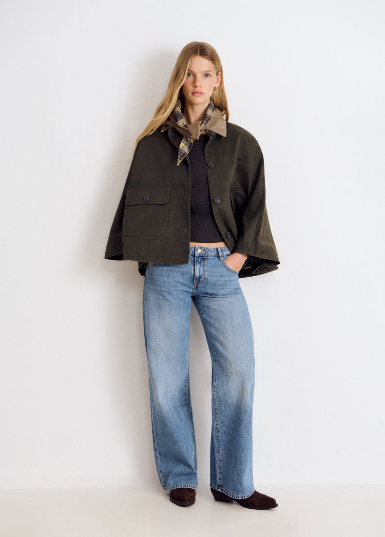 Short waxed cape