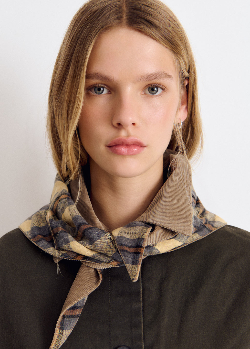 Short waxed cape