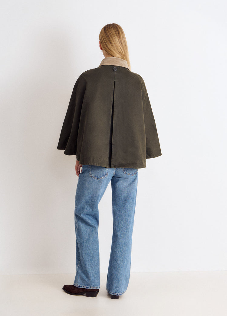 Short waxed cape