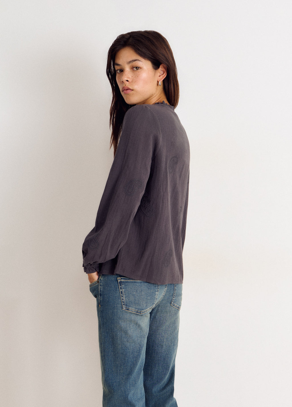 Blusa manga larga bordada