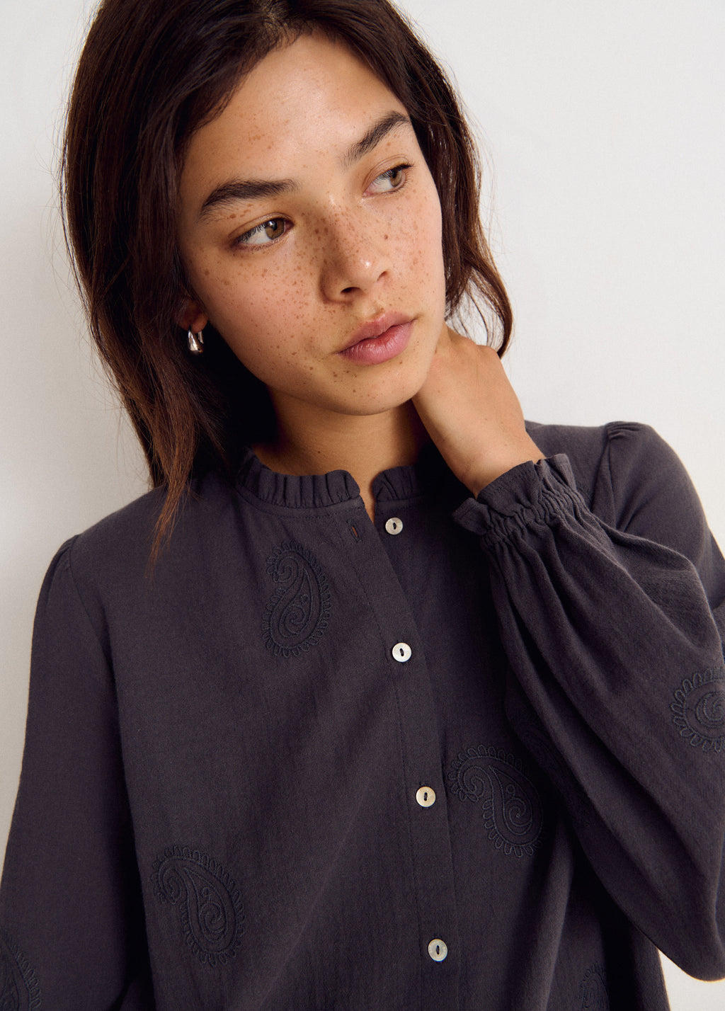 Blusa manga larga bordada