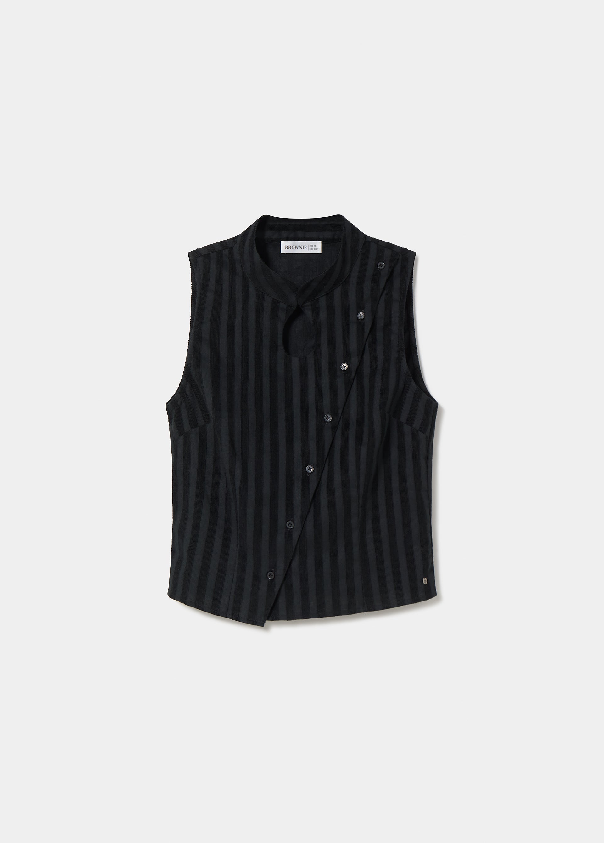 Top de rayas en negro con botones y escote con aberturas, visto de perfil