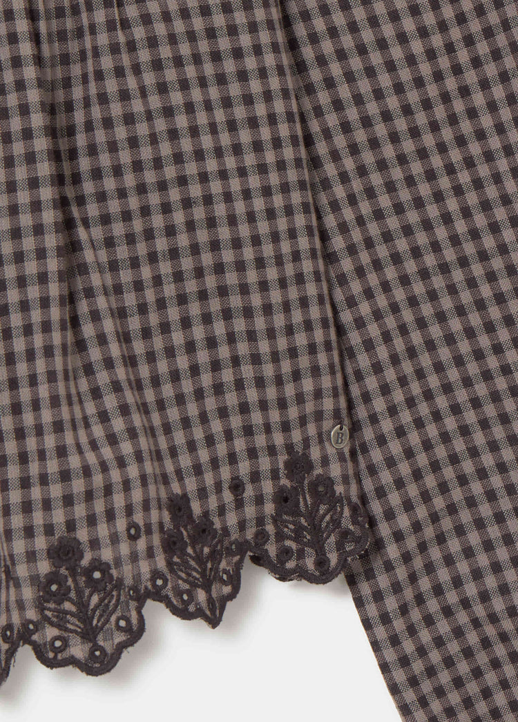Blusa cuadros bajo bordado
