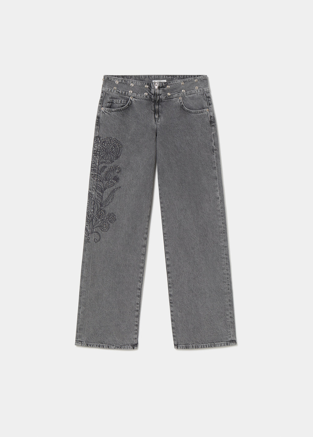 Vaqueros de color gris medio con tachas en la cinturilla y bordado floral en la pierna