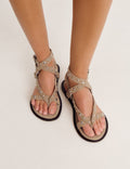 Flat sandals with ring straps
