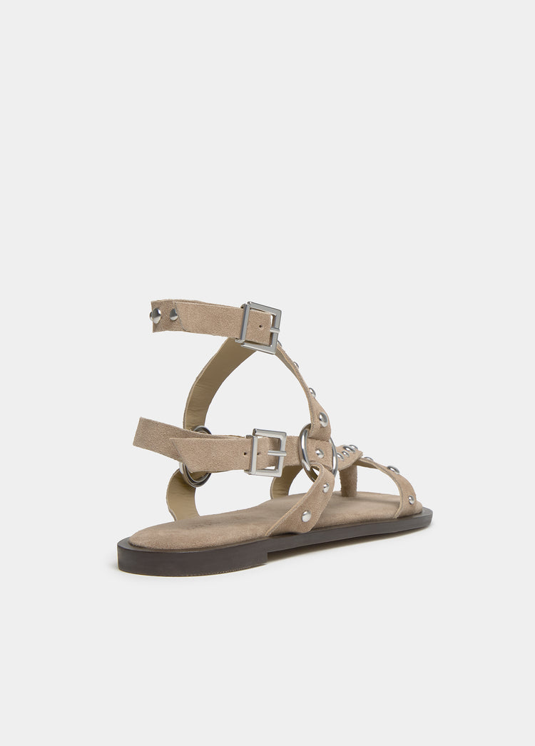 Flat sandals with ring straps