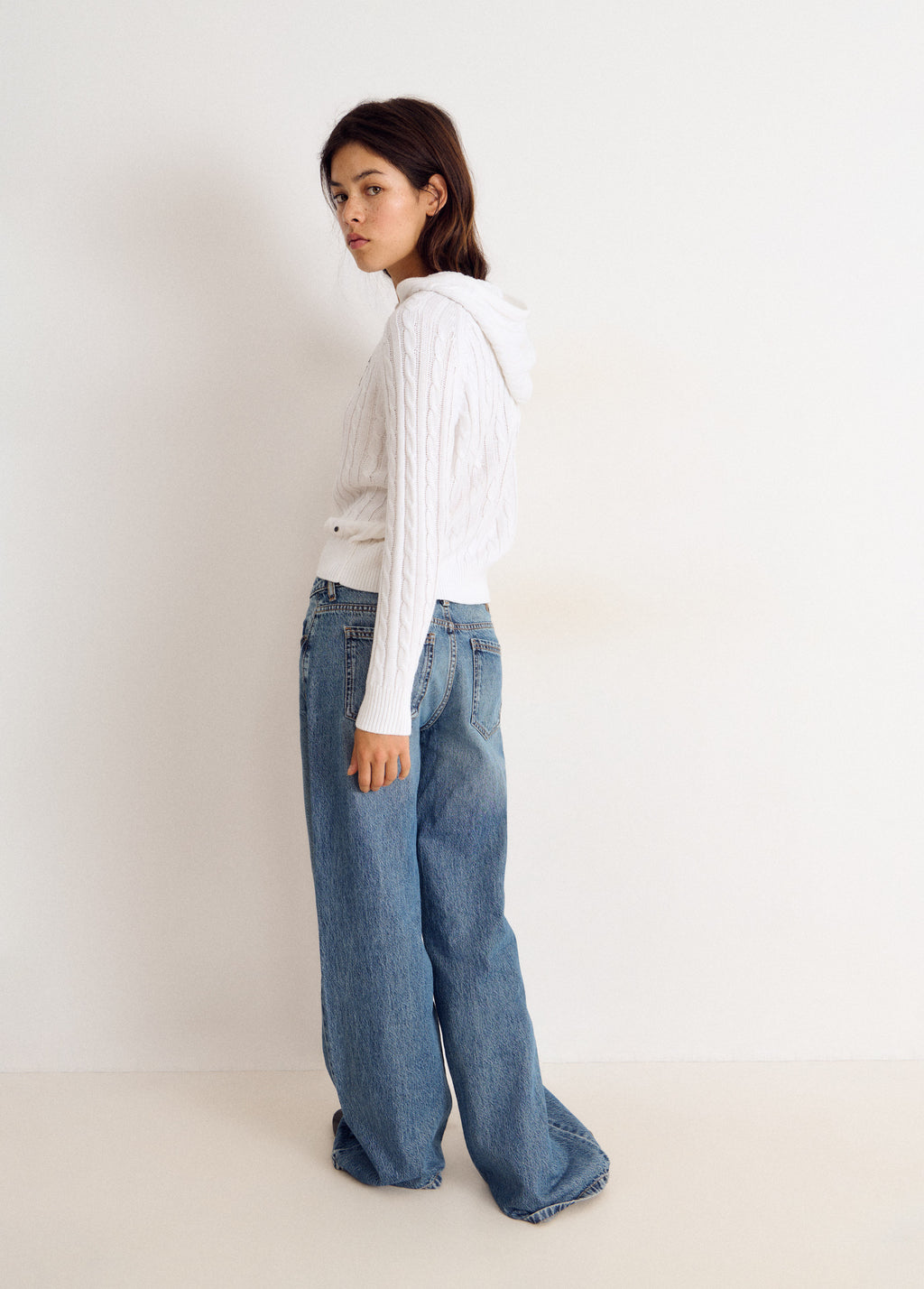 Pull en maille torsadée brodé