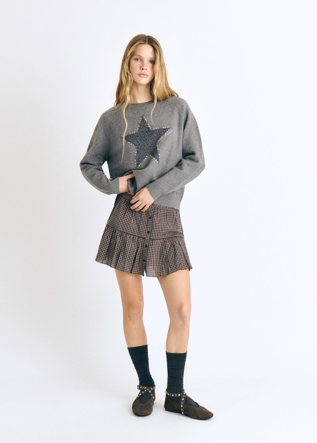 Pullover mit Stern und Nieten