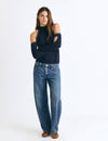 Maglia con spalle scoperte e borchie