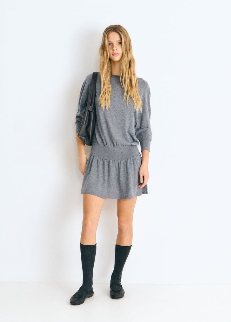 Vestido de gola aberta